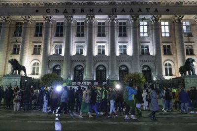 Протест пред Съдебната палата в София с искане за спиране на избора на нов главен прокурор и председател на ВАС (СНИМКИ)
