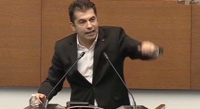 ГРАНДИОЗЕН СКАНДАЛ! Съпартийци заподозряха Кирил Петков, че е бил дрогиран говорейки от трибуна в деня, в който поиска главата на Лорер!
