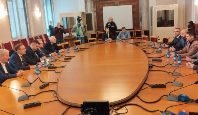 Зафиров след срещата с &bdquo;Възраждане&ldquo; и МЕЧ: Няма да слагаме граници, но търпението се изчерпва