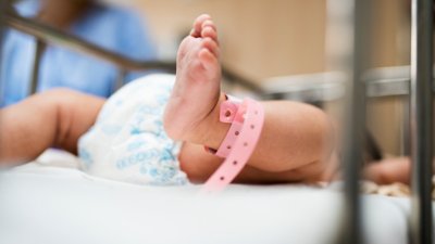 Съдът увеличи обезщетението за родителите с разменените бебета в "Шейново"