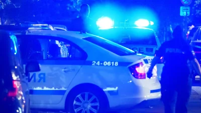 НЯМА КРАЙ! Шофьор се размаза в дърво в София