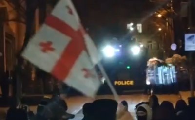 ПЕТИ ДЕН: Напрежението по улиците на Тбилиси продължава (ВИДЕО)