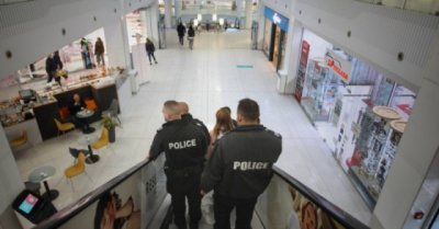 Превърнаха ли се моловете в хъбове за продажба на дрога?