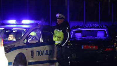 В МОМЕНТА! Издирват избягал затворник в Бургас?