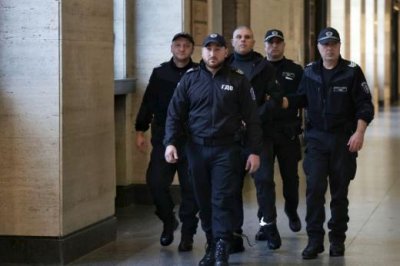 Съдът остави сътрудника на Асен Василев, Лъчезар Ставрев, в ареста за постоянно