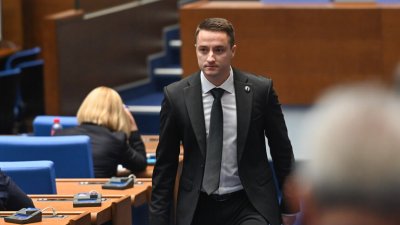 След като мина през БСП и ПП политическият запъртък Явор Божанков си избра нова партия
