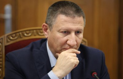 Сарафов подава оставка?