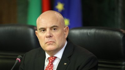 Всички в съдебната система отсвириха Гешев, той реши да се прави на консултант