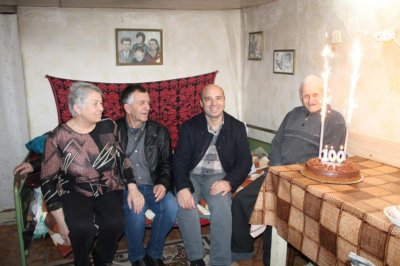 Столетник от Чернодъб: Дядо Диньо отпразнува 100-годишнината си със семейството и гости