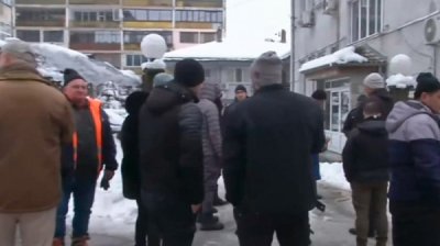 Наглец от Енергото в Троян вбеси местните: Като няма ток, купете си генератори!