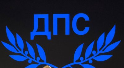Посрещнаха с бурни аплодисменти Делян Пеевски в НДК
