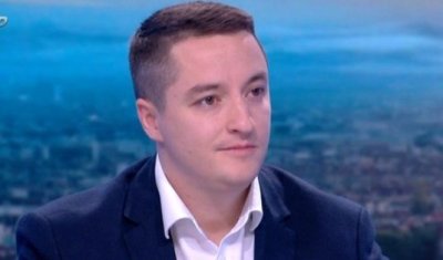 ВЪПРОС НА ДЕНЯ: Какво си поръча Явор Божанков за Коледа - розови прашки или пистолет за детето? (СНИМКА)