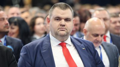 Пеевски: Честито Рождество! Нека символът на новото начало донесе благоденствие и просперитет за хората
