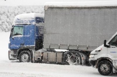 Ограничено движение през проходите заради снеговалеж и почистване, зверска катастрофа на АМ "Тракия"