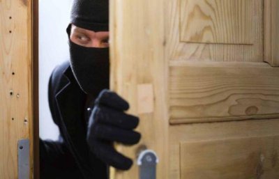 Коледните празници идват, а крадците не спят: Как да защитим дома си?