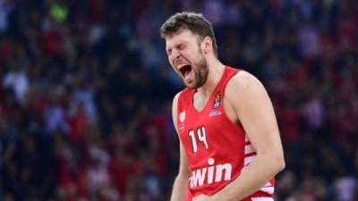 Александър Везенков с рекорд в Евролигата