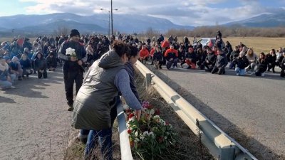 Жители на Кюстендил на протест заради опасен път