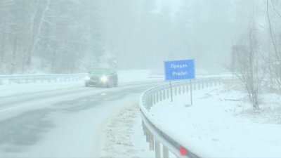 Ограничено е движението през прохода &ldquo;Предел&rdquo; за тежкотоварни камиони
