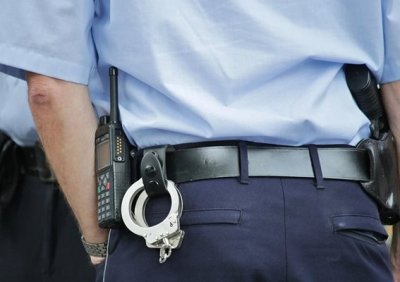  Хванаха двама, нападнали куриер и си взели пратки за 46 бона