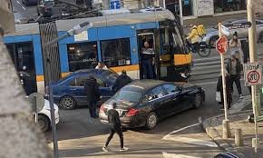 Трамвай и автомобил се удариха на столичния бул. "Мария Луиза"