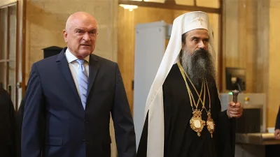 Главчев взе страна за църквите
