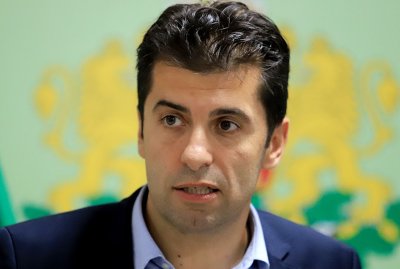 Петков намекна за задкулисна връзка между министър Караджов и Пеевски