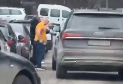 Див селянин с чук и черен джип заплаши друг шофьор в София (ВИДЕО)