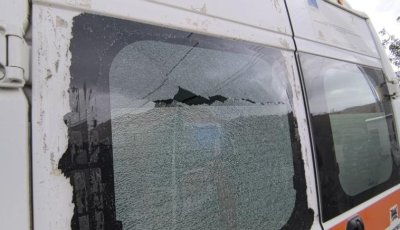 Криминално проявен мъж унищожи апарат за обдишване и задната врата на линейка