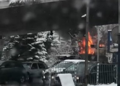 Пожар в центъра на София (СНИМКИ+ВИДЕО)