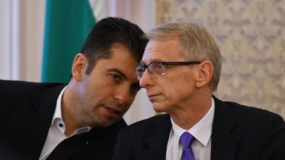 Братовчедка на Кирил Петков работеща във фондация &ldquo;Америка за България&rdquo; уредила него и Денков с 300 000 лева (СНИМКИ)