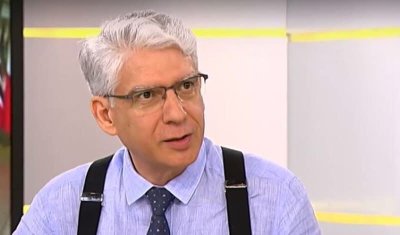 Костадинов: Говори се, че Маг Пепи лекува хемороиди с език