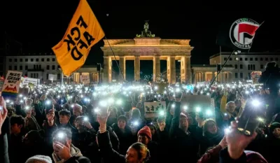 Масови протести в Германия след спорен миграционен закон, подкрепен от крайната десница (СНИМКИ+ВИДЕО)