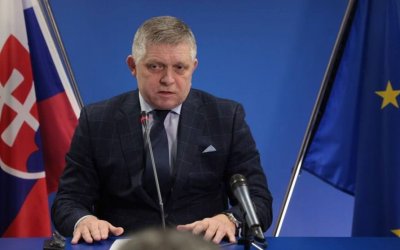 Правителството на Фицо е изправено пред вот на недоверие: Защо Брюксел засилва натиска върху словашкия премиер?