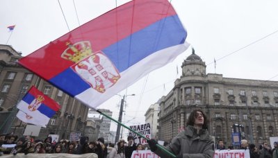 Протестите в Нови Сад блокираха трите ключови моста в града (СНИМКИ)