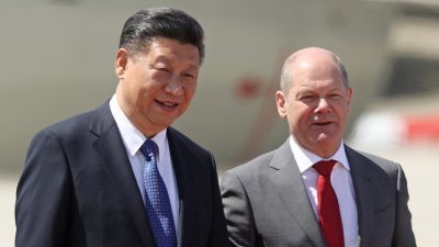 Китай се позиционира като стабилизиращ фактор на фона на напрежението между САЩ и Европа за Украйна