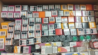 Митничарите са задържали 40 000 нелегални никотинови вейп устройства от началото на годината
