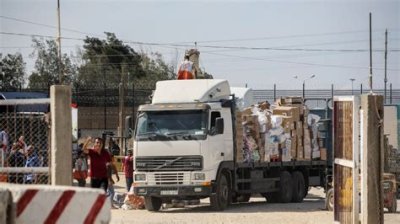 10 конвоя с хуманитарна помощ за Газа изпратиха Обединените арабски емирства