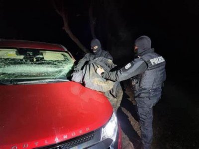 Гонка с полицията по АМ Струма завърши с пометени четири патрулки от крадена кола