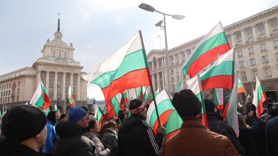 Луковмарш, контрашествие и протест срещу еврото блокират София днес