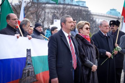Руският посланик Елеонора Митрофанова взе участие в церемонията по случай Трети март пред паметника на Александър II в центъра на София