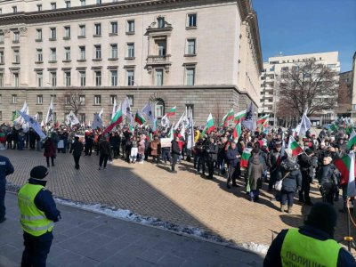 Протест пред БНБ в защита на българския лев, организиран от &bdquo;Възраждане&ldquo;