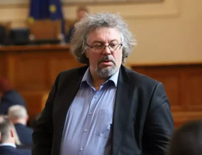 &ldquo;Алкохолното петно&rdquo; отново нападна &ldquo;Пропутинските мижитурки&rdquo; в парламента