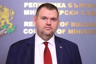 Делян Пеевски скочи срещу правителството: Няма да допуснем да орежете пенсиите!