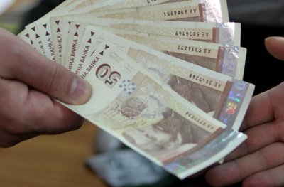 Заплатите в България през 2024: Големи разлики, нови тенденции и бърз ръст в някои сектори