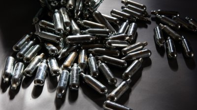 Склад с райски газ открит в покрайнините на София