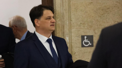Министърът на културата Бачев на път да провали домакинството ни на сесията на ЮНЕСКО