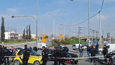 Показен разстрел посред бял ден в Солун (ВИДЕО)