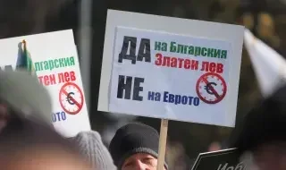 Ранена полицайка от протеста на "Възраждане": Тълпата беше агресивна, страхувах се да не ме смачкат