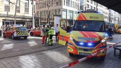 Мащабна полицейска акция в Манхайм след атака с автомобил по време на карнавал (ВИДЕО)