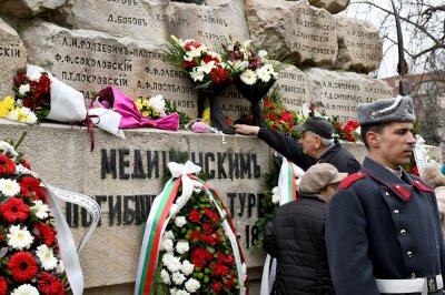 БЧК почита паметта на загиналите медици в Руско-турската война